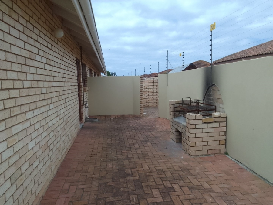 4 Bedroom Property for Sale in Summerstrand Eastern Cape